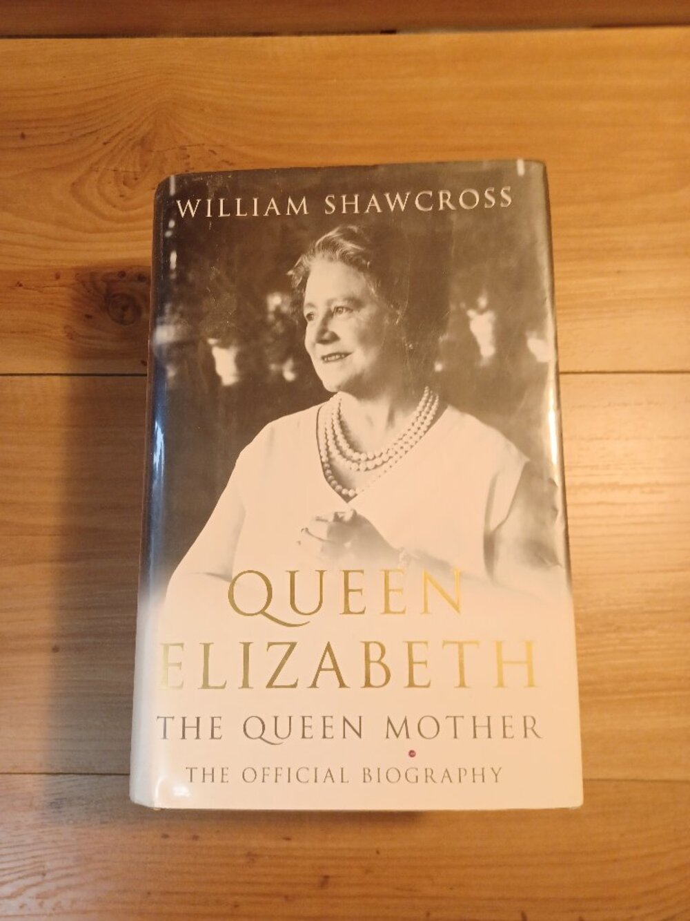 Queen Elizbeth: The Official Biography Of The Queen Mother Book